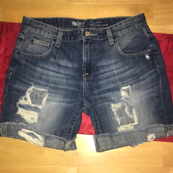 Cut off jean shorts with the with worn look - Picture 5 of 5